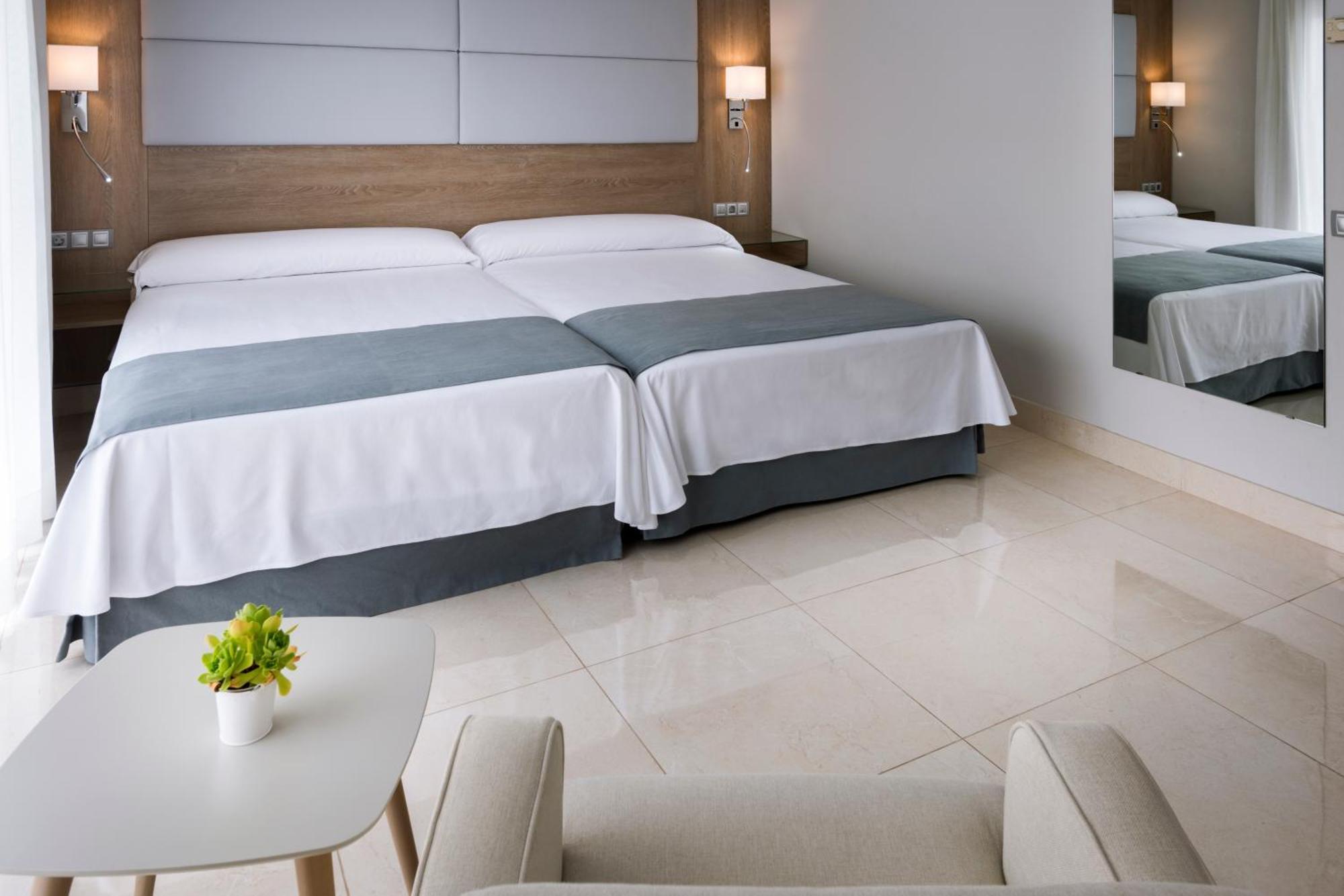 Mediterraneo Bay Hotel & Resort روكيتاس ذي مار المظهر الخارجي الصورة